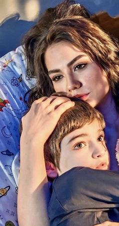 ديميت أوزدمير تخرج عن صمتها وترد على شائعات الملهى