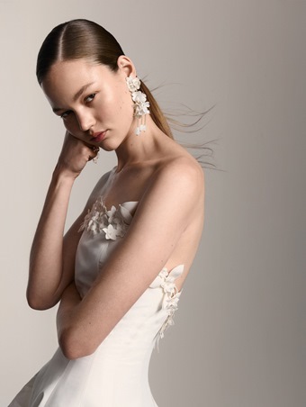 فساتين زفاف أوسكار دي لارينتا.. فخامة الحلم الأبيض