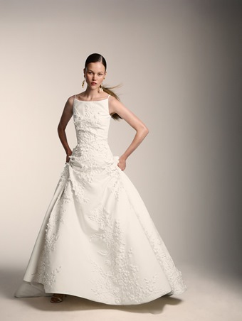 فساتين زفاف أوسكار دي لارينتا.. فخامة الحلم الأبيض