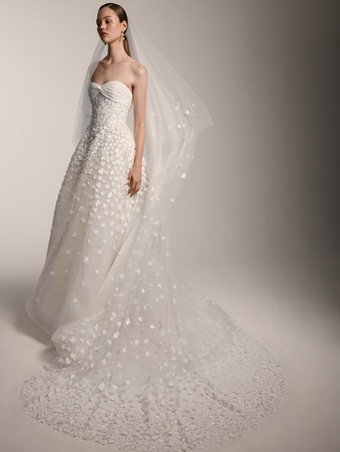 فساتين زفاف أوسكار دي لارينتا.. فخامة الحلم الأبيض