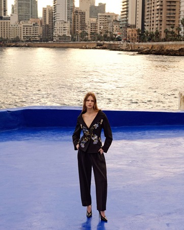 إيلي صعب Pre-Fall 2026: بيروت حين تصبح أسلوب حياة