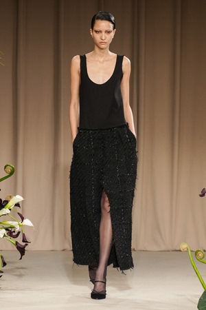 تصاميم متحررة وطابع جديد في عرض جيسون وو في أسبوع نيويورك للموضة