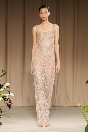 تصاميم متحررة وطابع جديد في عرض جيسون وو في أسبوع نيويورك للموضة