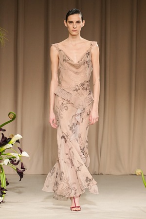 تصاميم متحررة وطابع جديد في عرض جيسون وو في أسبوع نيويورك للموضة