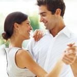 خمس إشارات تكشف لك إعجاب الرجل بك