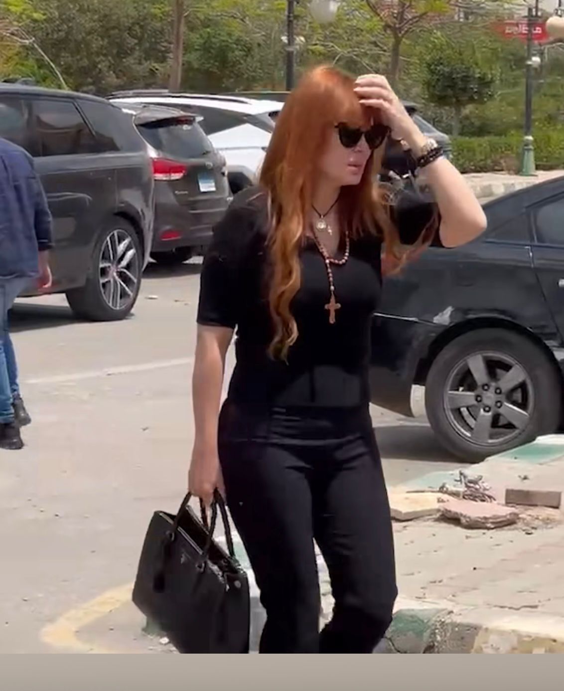 الظهور الأول لـ كارول سماحة من جنازة زوجها وليد مصطفى