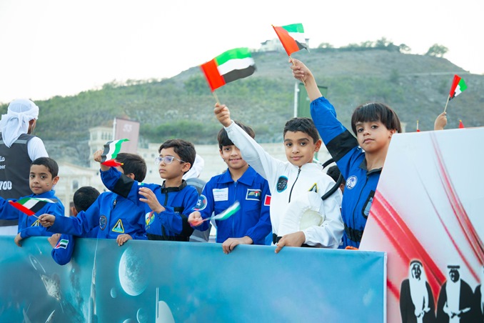 خورفكان تحتفل بعيد الاتحاد الـ54 بمسيرة بحرية وأمسيات فنية وموسيقية