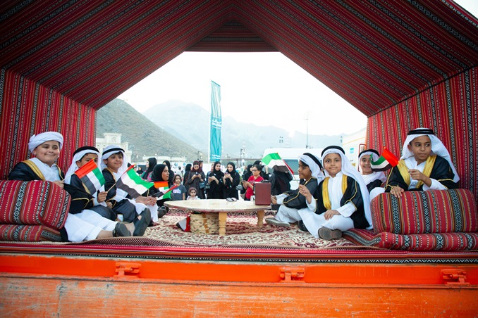 خورفكان تحتفل بعيد الاتحاد الـ54 بمسيرة بحرية وأمسيات فنية وموسيقية