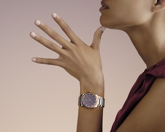 اخترنا لكِ.. ساعة بوميض العقيق القاني