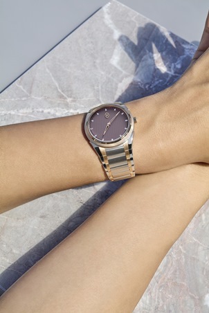 اخترنا لكِ.. ساعة بوميض العقيق القاني