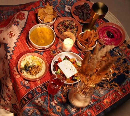 إفطار رمضاني على ارتفاع مختلف