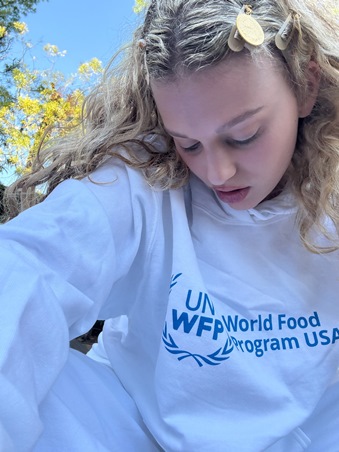 النجمة إليانا تتعاون مع برنامج الأغذية العالمي لمساعدة ألف عائلة في غزة