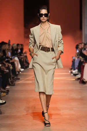 إيلي صعب 2026: أناقة متحرّرة من الحلم