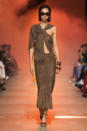 إيلي صعب 2026: أناقة متحرّرة من الحلم