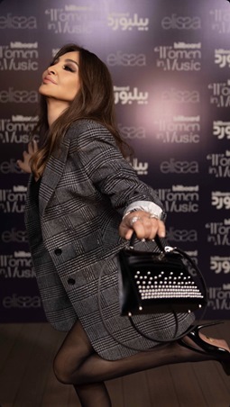 إليسا  توجه رسالتها للنساء: كوني حالك وحققي حلمك