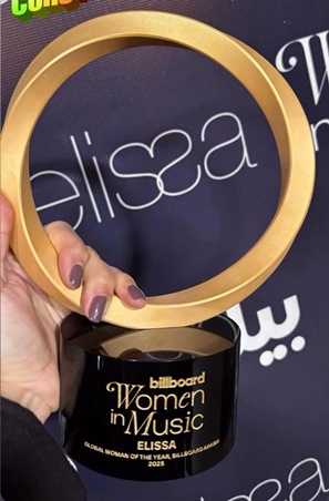 إليسا  توجه رسالتها للنساء: كوني حالك وحققي حلمك