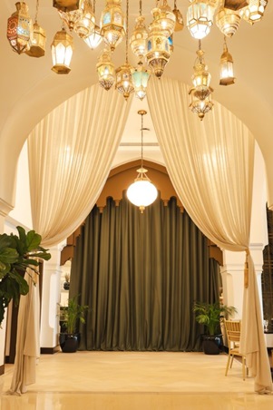 نكهات التراث تلتقي فخامة الحاضر في إيوان