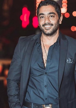 صورة من طفولة أحمد فلوكس.. ماذا تَغيّر في ملامحه؟