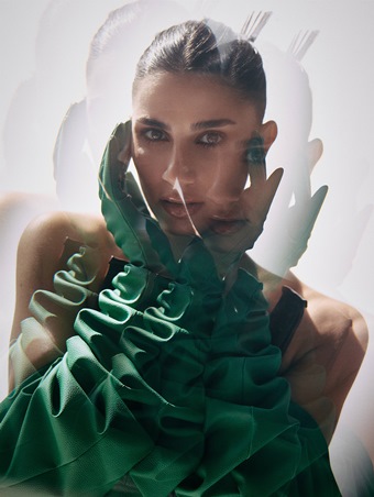 فرح نخّول تُغنّي شارة 