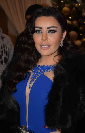 الفرو على أنواعه... عنوان أناقة النجمات العربيات