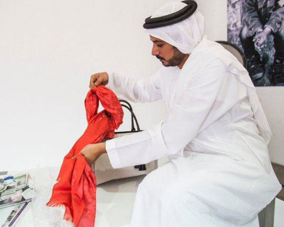 ماذا بين كوتش والمصمّم الإماراتي محمد سلطان الحبتور؟