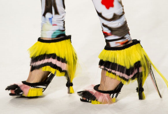 إليك أغرب ابتكارات عرض أزياء Graduate Fashion Week 2014