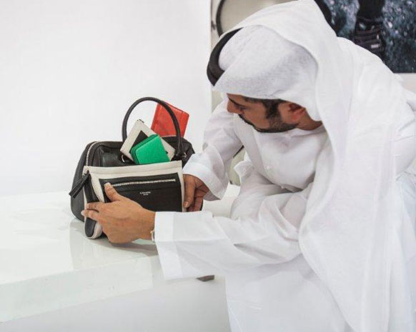 ماذا بين كوتش والمصمّم الإماراتي محمد سلطان الحبتور؟