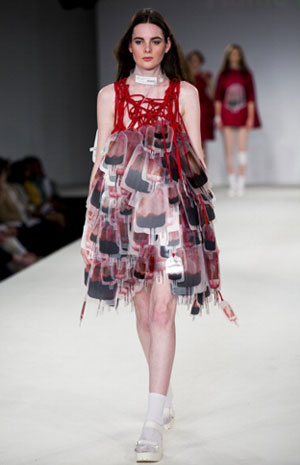 إليك أغرب ابتكارات عرض أزياء Graduate Fashion Week 2014