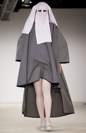 إليك أغرب ابتكارات عرض أزياء Graduate Fashion Week 2014