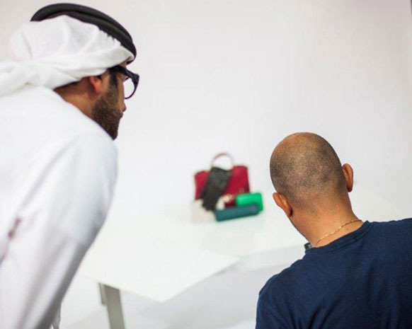 ماذا بين كوتش والمصمّم الإماراتي محمد سلطان الحبتور؟