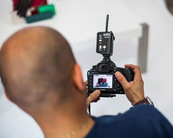 ماذا بين كوتش والمصمّم الإماراتي محمد سلطان الحبتور؟