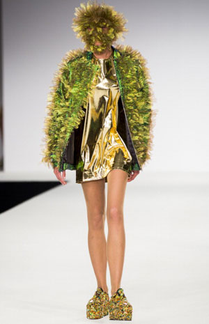 إليك أغرب ابتكارات عرض أزياء Graduate Fashion Week 2014