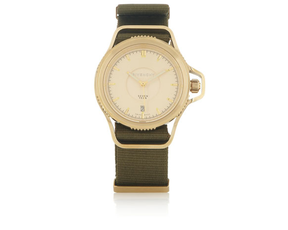 انضمّي إلى العسكرية بأناقة