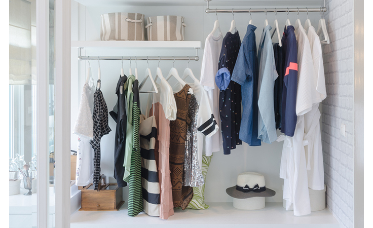 كيف تنظمين خزانتك مثل المحترفين؟