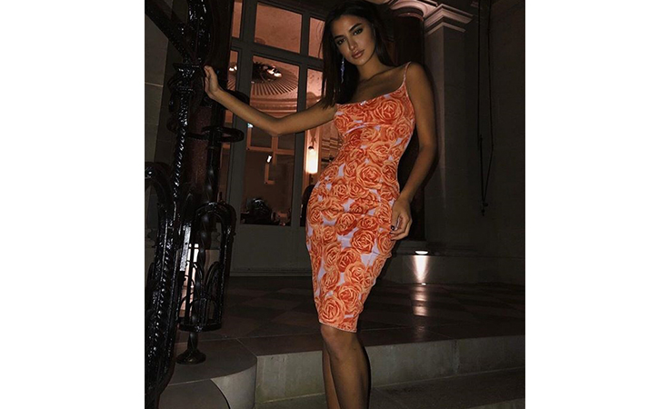 نقشات الزهور ملائمة أيضاً لإطلالتك هذا الخريف، وهكذا يمكن أن تعتمديها مثل النجمات