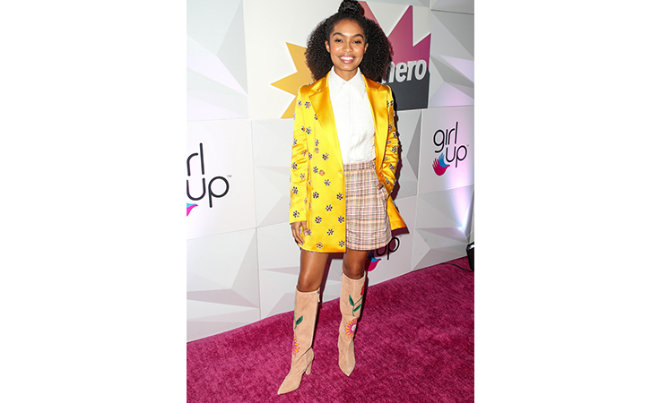 نقشات الزهور ملائمة أيضاً لإطلالتك هذا الخريف، وهكذا يمكن أن تعتمديها مثل النجمات