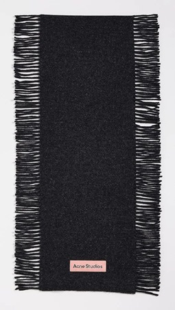 الأوشحة الكبيرة: قطعة لا يمكنك الاستغناء عنها لكل أيام الشتاء