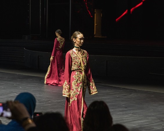 مريم هاني تعيد سحر الورود الجزائرية في ربيع 2026