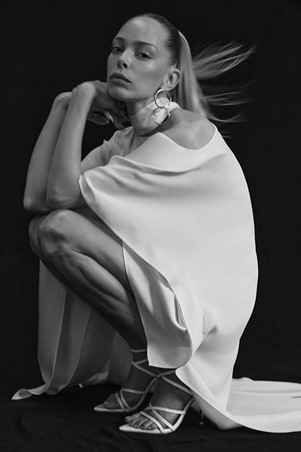 اختاري فستان زفافك بأناقة هادئة وراحة عصرية