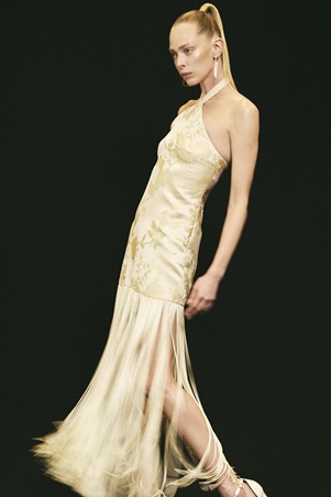 اختاري فستان زفافك بأناقة هادئة وراحة عصرية