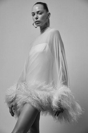 اختاري فستان زفافك بأناقة هادئة وراحة عصرية