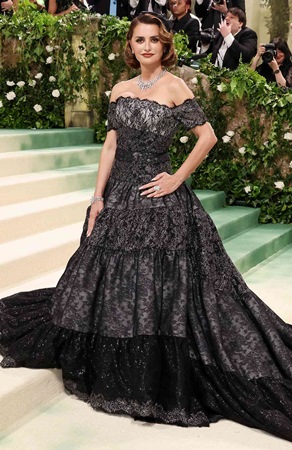 أجمل إطلالات Met Gala 2024 تكسر حدود الخيال بأفكار من وحي الأزهار والزمن