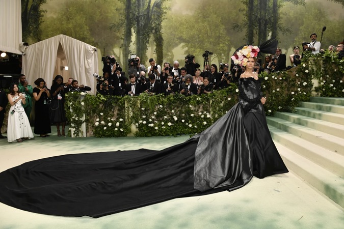 أجمل إطلالات Met Gala 2024 تكسر حدود الخيال بأفكار من وحي الأزهار والزمن
