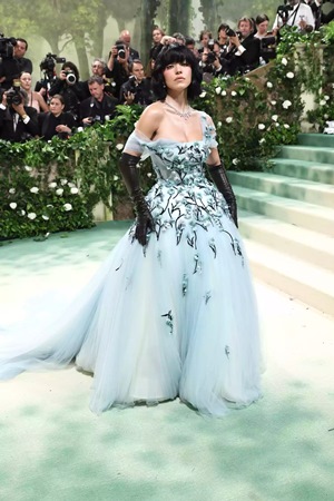 أجمل إطلالات Met Gala 2024 تكسر حدود الخيال بأفكار من وحي الأزهار والزمن