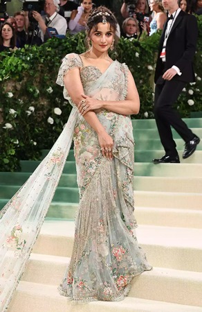 أجمل إطلالات Met Gala 2024 تكسر حدود الخيال بأفكار من وحي الأزهار والزمن