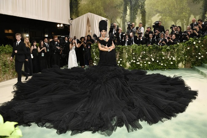 أجمل إطلالات Met Gala 2024 تكسر حدود الخيال بأفكار من وحي الأزهار والزمن