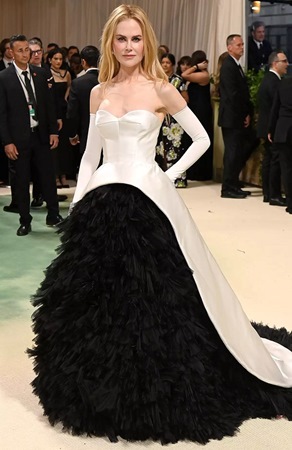أجمل إطلالات Met Gala 2024 تكسر حدود الخيال بأفكار من وحي الأزهار والزمن