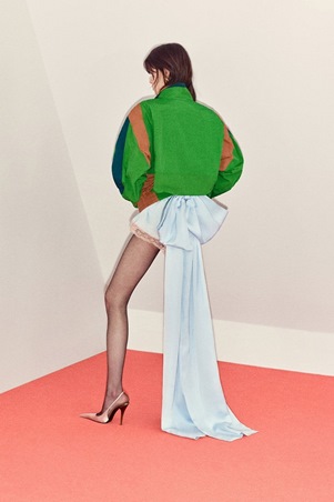 تعرفي إلى مجموعة سان لوران ريزورت 2026 الجريئة