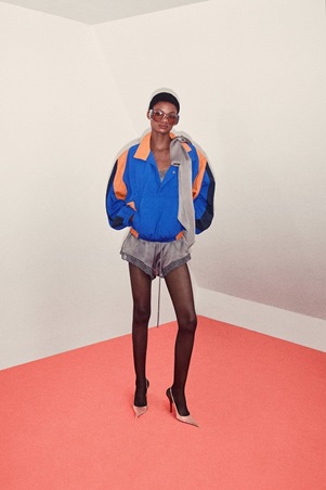 تعرفي إلى مجموعة سان لوران ريزورت 2026 الجريئة