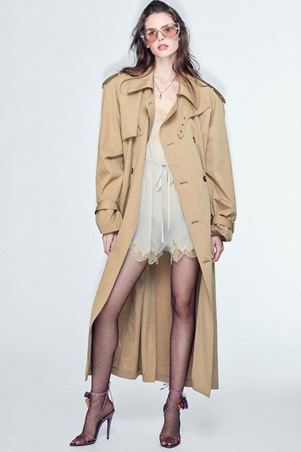 تعرفي إلى مجموعة سان لوران ريزورت 2026 الجريئة